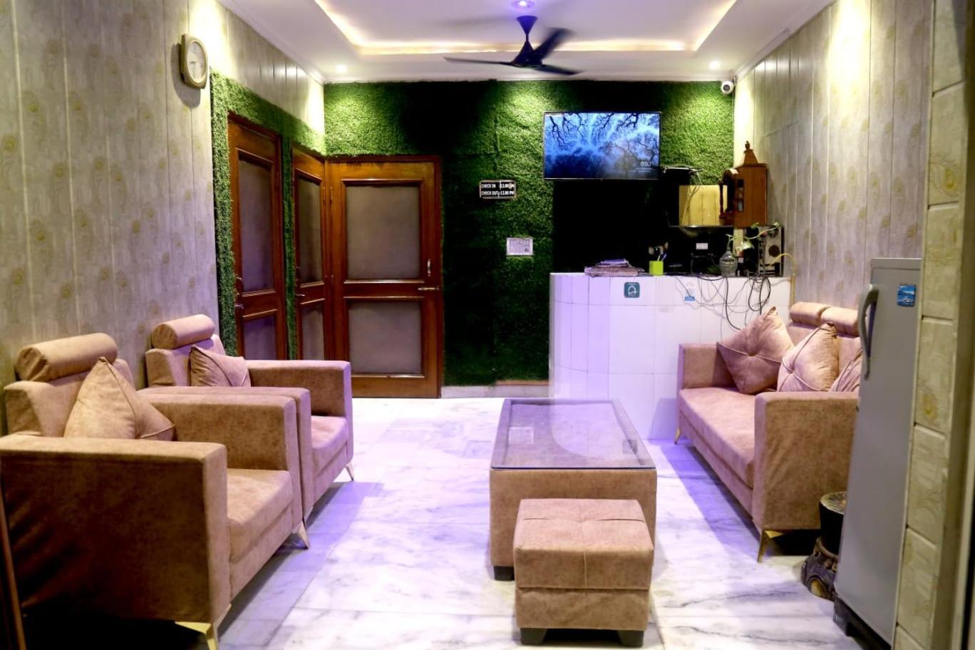 Pyrenees Homestay Agra  Bagian luar foto