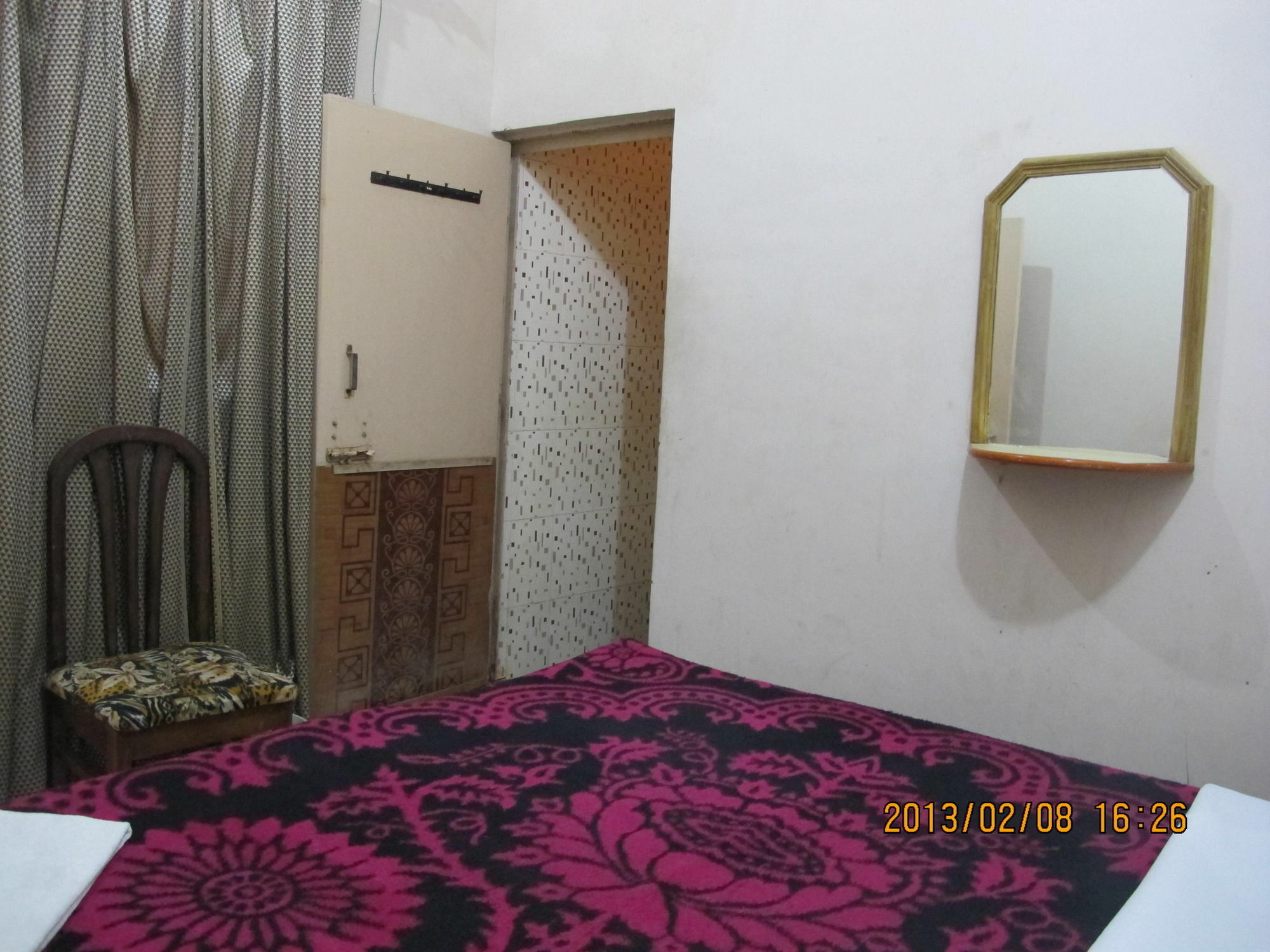 Pyrenees Homestay Agra  Bagian luar foto