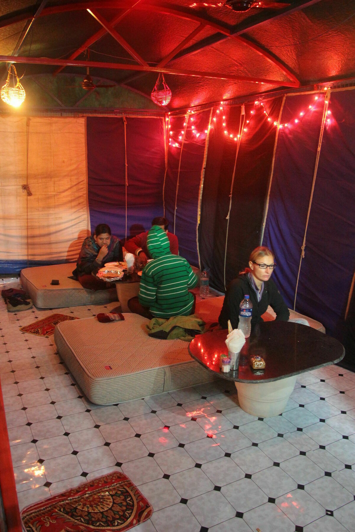 Pyrenees Homestay Agra  Bagian luar foto