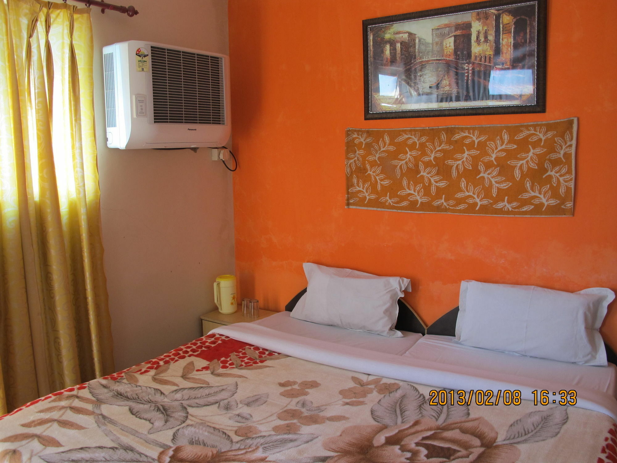 Pyrenees Homestay Agra  Bagian luar foto